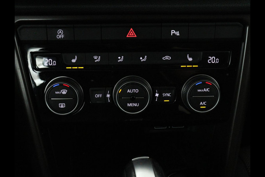 Volkswagen T-Roc 1.5 TSI Style Business | Trekhaak | Stoelverw. | Camera | Carplay | Adaptive cruise | Navigatie | Parkeerhulp | DAB | Bluetooth | Climate control