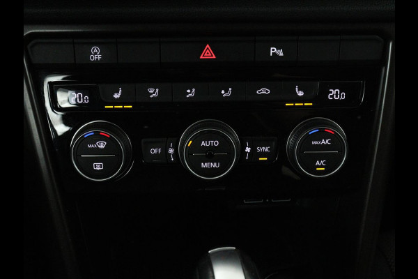 Volkswagen T-Roc 1.5 TSI Style Business | Trekhaak | Stoelverw. | Camera | Carplay | Adaptive cruise | Navigatie | Parkeerhulp | DAB | Bluetooth | Climate control