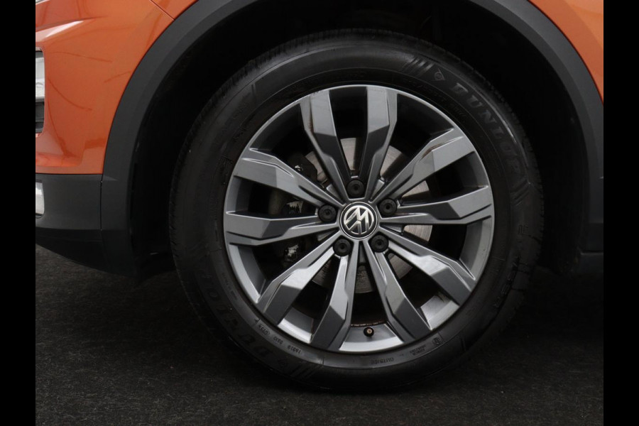 Volkswagen T-Roc 1.5 TSI Style Business | Trekhaak | Stoelverw. | Camera | Carplay | Adaptive cruise | Navigatie | Parkeerhulp | DAB | Bluetooth | Climate control