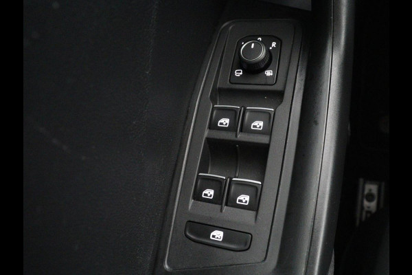 Volkswagen T-Roc 1.5 TSI Style Business | Trekhaak | Stoelverw. | Camera | Carplay | Adaptive cruise | Navigatie | Parkeerhulp | DAB | Bluetooth | Climate control