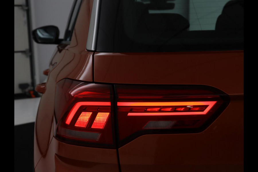 Volkswagen T-Roc 1.5 TSI Style Business | Trekhaak | Stoelverw. | Camera | Carplay | Adaptive cruise | Navigatie | Parkeerhulp | DAB | Bluetooth | Climate control