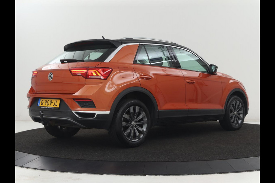 Volkswagen T-Roc 1.5 TSI Style Business | Trekhaak | Stoelverw. | Camera | Carplay | Adaptive cruise | Navigatie | Parkeerhulp | DAB | Bluetooth | Climate control