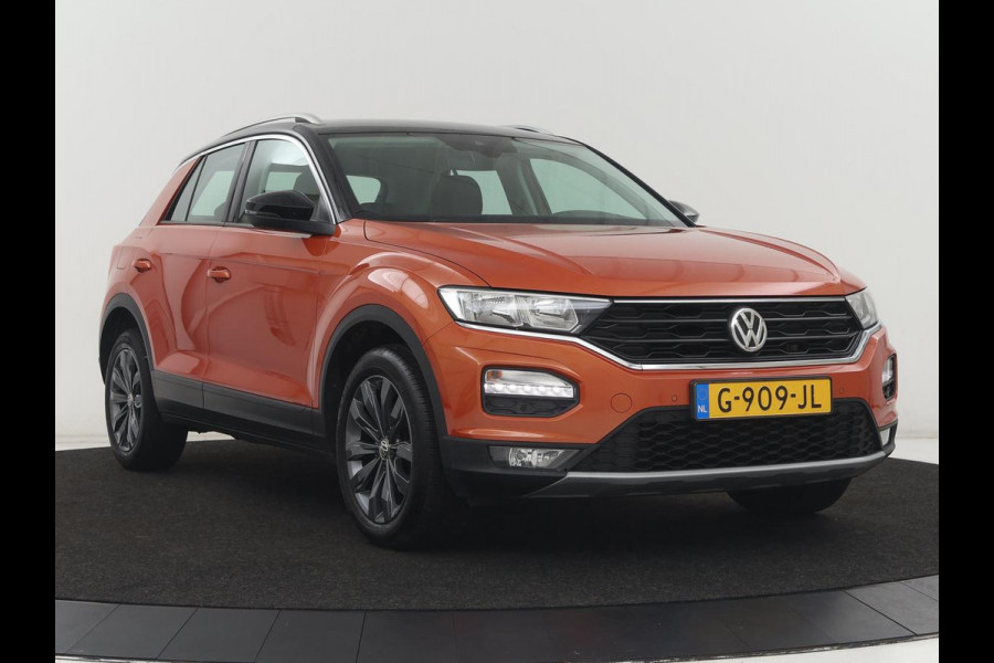 Volkswagen T-Roc 1.5 TSI Style Business | Trekhaak | Stoelverw. | Camera | Carplay | Adaptive cruise | Navigatie | Parkeerhulp | DAB | Bluetooth | Climate control