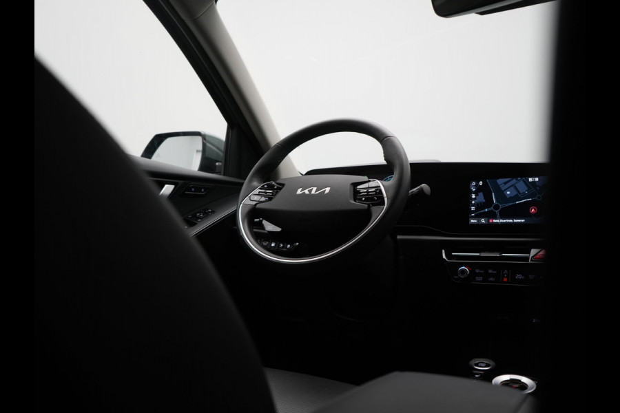 Kia Niro 1.6 GDi ExecutiveLine PHEV 182pk Dealer O.H. | Trekhaak | Adaptive Cruise | Head Up | Camera | Harman / Kardon | Lederen Sporstoelen Memory & Ventilatie | Keyless | Blis | Stoelen & Stuur Verwarmd | Apple Carplay | Navigatie | DAB | Plug In Hybrid |
