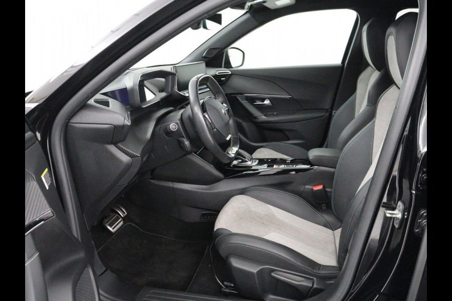 Peugeot e-2008 EV GT Pack 50 kWh | SOH 91,8% | Stoelverwarming | Adaptive cruise | Leder/Alcantara | Carplay | Keyless | Sfeerverlichting | Camera | Navigatie | Parkeerhulp | Full LED | Bluetooth