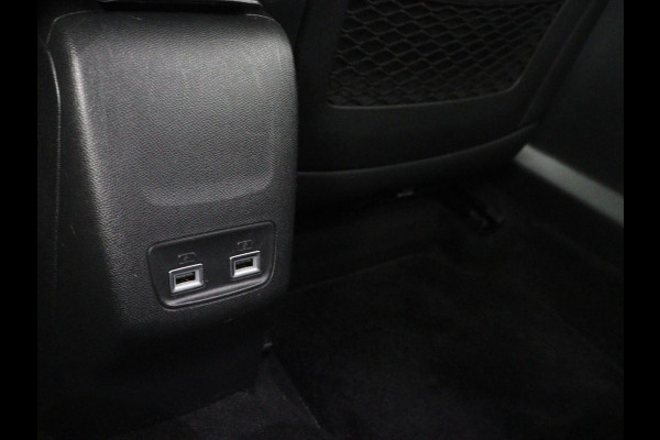 Peugeot e-2008 EV GT Pack 50 kWh | SOH 91,8% | Stoelverwarming | Adaptive cruise | Leder/Alcantara | Carplay | Keyless | Sfeerverlichting | Camera | Navigatie | Parkeerhulp | Full LED | Bluetooth