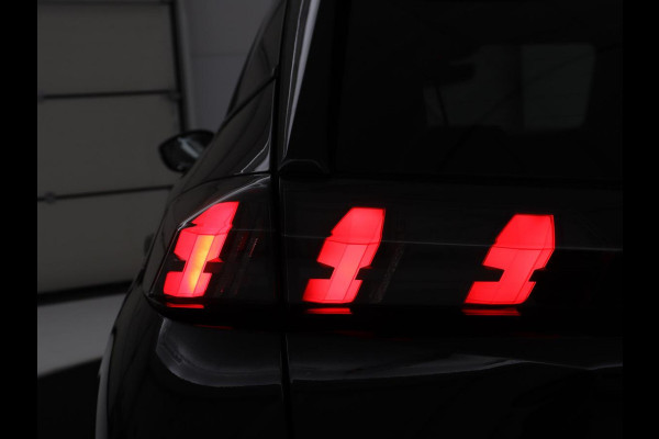 Peugeot e-2008 EV GT Pack 50 kWh | SOH 91,8% | Stoelverwarming | Adaptive cruise | Leder/Alcantara | Carplay | Keyless | Sfeerverlichting | Camera | Navigatie | Parkeerhulp | Full LED | Bluetooth
