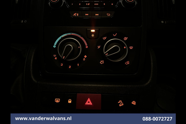Peugeot Boxer 2.2 BlueHDi 141pk Bakwagen 436cm Lang Laadklep Euro6 Airco | 1055kg laadvermogen | Camera Cruisecontrol, Bijrijdersbank.