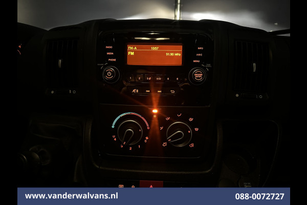 Peugeot Boxer 2.2 BlueHDi 141pk Bakwagen 436cm Lang Laadklep Euro6 Airco | 1055kg laadvermogen | Camera Cruisecontrol, Bijrijdersbank.