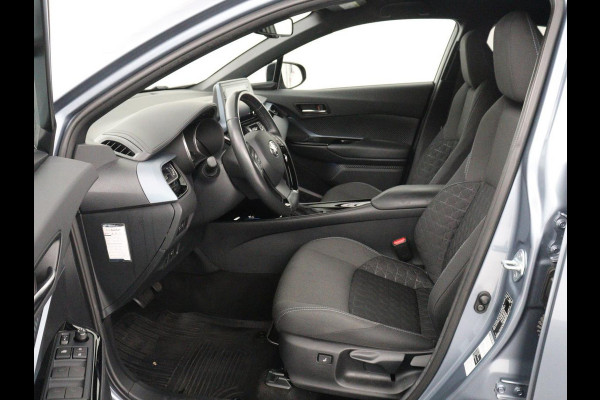 Toyota C-HR 1.8 Hybrid Executive | Trekhaak | Stuurverwarming | Adaptive cruise | Camera | Carplay | Park Assist | Stoelverwarming | Keyless | Bluetooth | Full LED | Side Assist