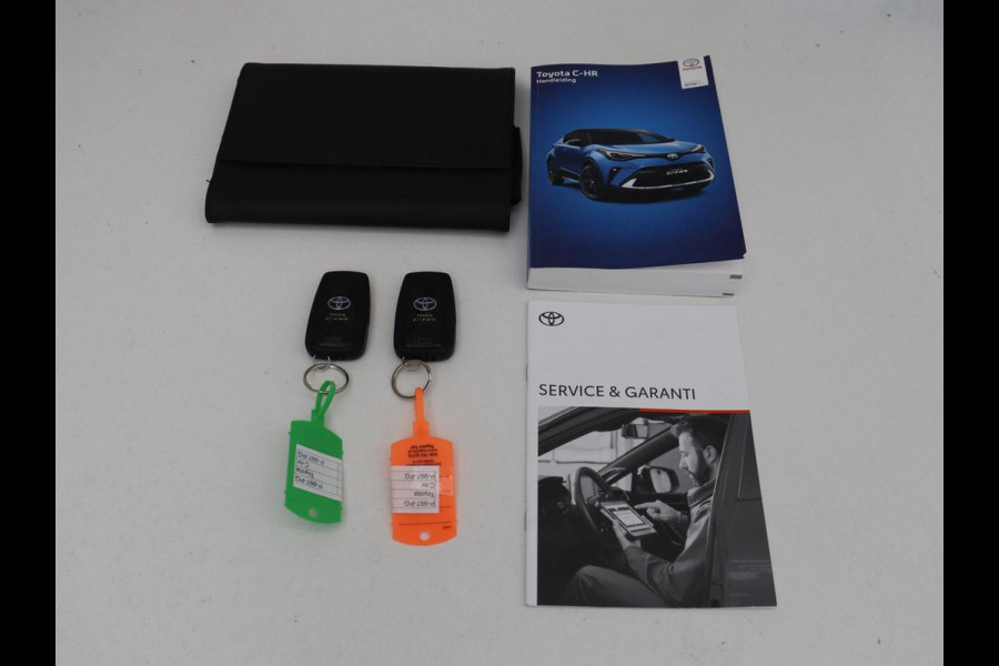 Toyota C-HR 1.8 Hybrid Executive | Trekhaak | Stuurverwarming | Adaptive cruise | Camera | Carplay | Park Assist | Stoelverwarming | Keyless | Bluetooth | Full LED | Side Assist