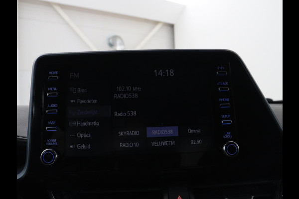 Toyota C-HR 1.8 Hybrid Executive | Trekhaak | Stuurverwarming | Adaptive cruise | Camera | Carplay | Park Assist | Stoelverwarming | Keyless | Bluetooth | Full LED | Side Assist