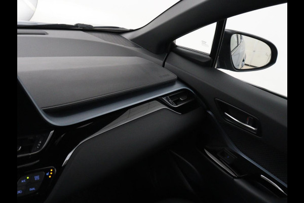 Toyota C-HR 1.8 Hybrid Executive | Trekhaak | Stuurverwarming | Adaptive cruise | Camera | Carplay | Park Assist | Stoelverwarming | Keyless | Bluetooth | Full LED | Side Assist