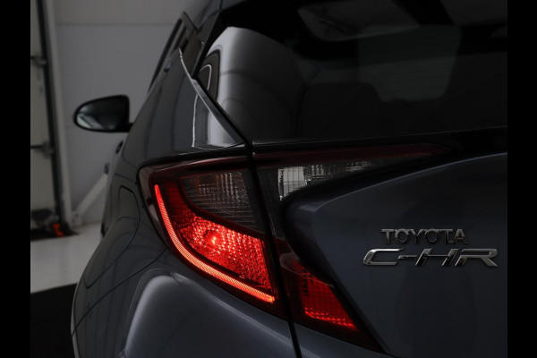 Toyota C-HR 1.8 Hybrid Executive | Trekhaak | Stuurverwarming | Adaptive cruise | Camera | Carplay | Park Assist | Stoelverwarming | Keyless | Bluetooth | Full LED | Side Assist