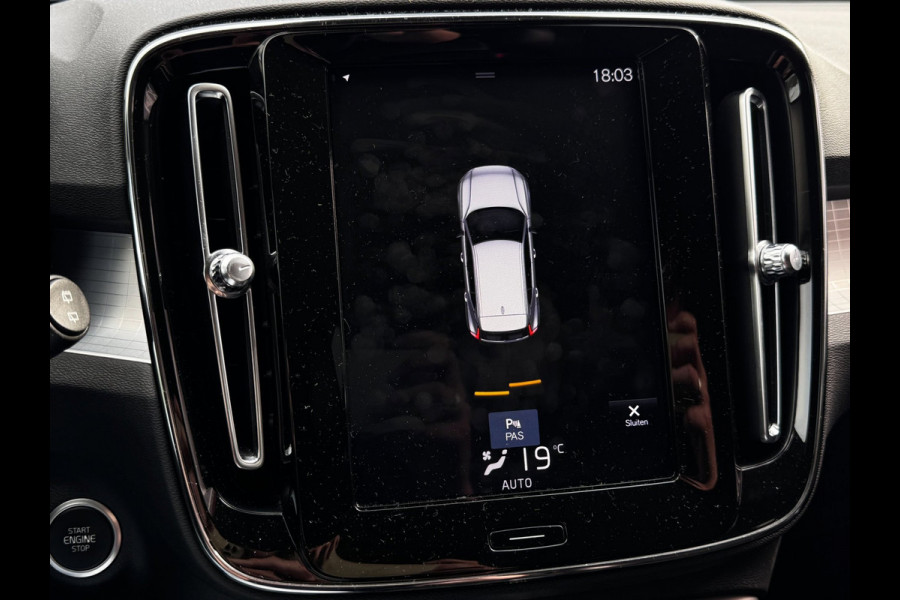 Volvo XC40 1.5 T3 Momentum Pro | NL-Auto | Elek. Achterklep | PDC voor + Achter | Navigatie