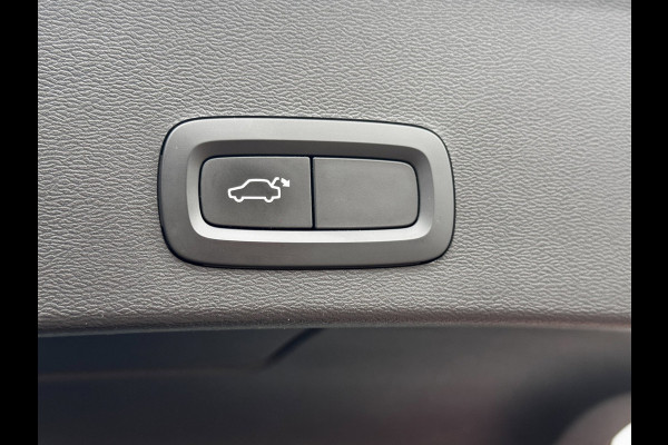 Volvo XC40 1.5 T3 Momentum Pro | NL-Auto | Elek. Achterklep | PDC voor + Achter | Navigatie