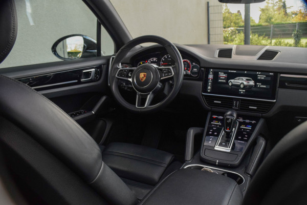 Porsche Cayenne 3.0 / Luchtvering/ Panoramadak/ 22 Inch Velgen/
