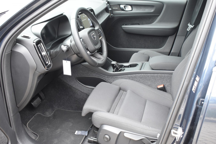 Volvo EX40 252PK Single Motor Extended Range Core Business Business Edition / Navigatie / Camera / Adaptive Cruise control / Stuur & Stoelverwarming / Harman Kardon / Getinte Ramen / 19" LM Velgen