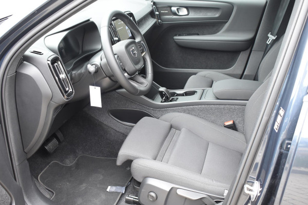 Volvo EX40 252PK Single Motor Extended Range Core Business Business Edition / Navigatie / Camera / Adaptive Cruise control / Stuur & Stoelverwarming / Harman Kardon / Getinte Ramen / 19" LM Velgen