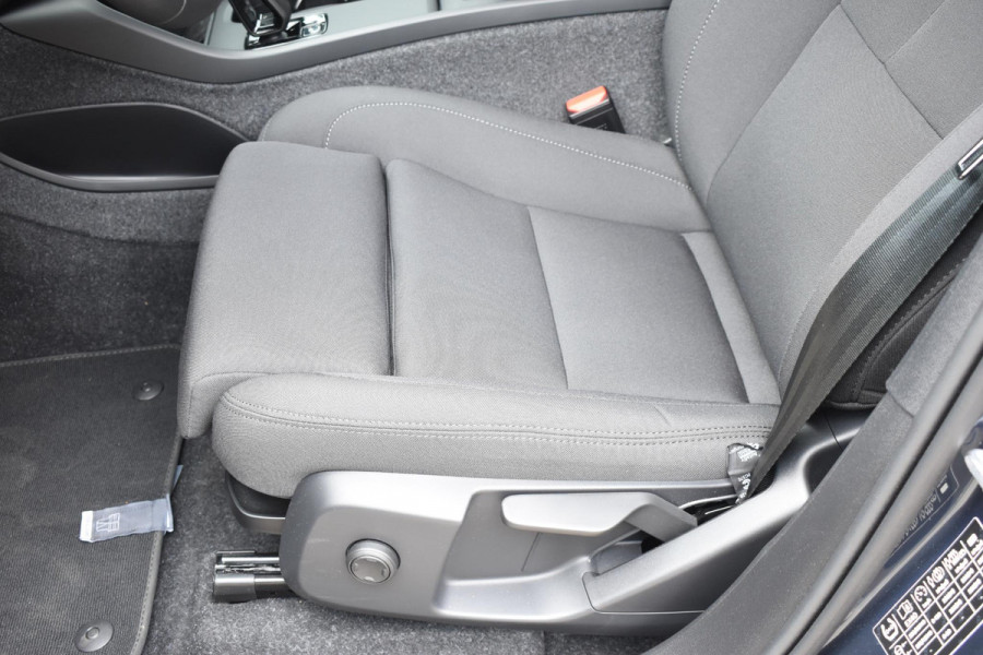 Volvo EX40 252PK Single Motor Extended Range Core Business Business Edition / Navigatie / Camera / Adaptive Cruise control / Stuur & Stoelverwarming / Harman Kardon / Getinte Ramen / 19" LM Velgen