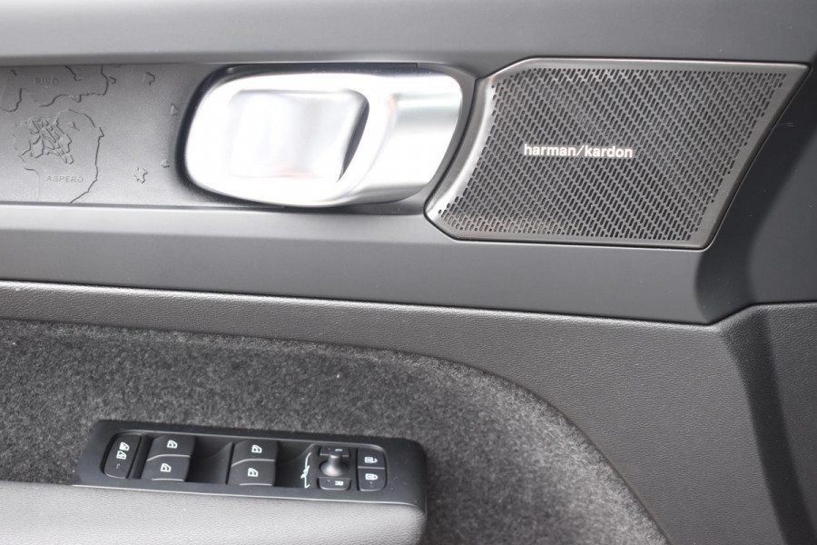 Volvo EX40 252PK Single Motor Extended Range Core Business Business Edition / Navigatie / Camera / Adaptive Cruise control / Stuur & Stoelverwarming / Harman Kardon / Getinte Ramen / 19" LM Velgen
