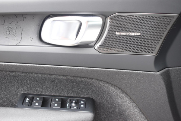 Volvo EX40 252PK Single Motor Extended Range Core Business Business Edition / Navigatie / Camera / Adaptive Cruise control / Stuur & Stoelverwarming / Harman Kardon / Getinte Ramen / 19" LM Velgen