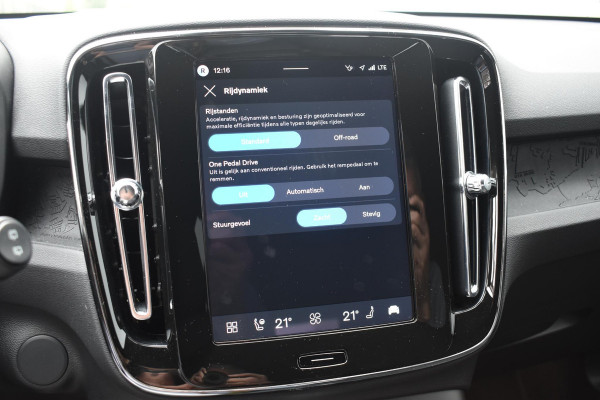 Volvo EX40 252PK Single Motor Extended Range Core Business Business Edition / Navigatie / Camera / Adaptive Cruise control / Stuur & Stoelverwarming / Harman Kardon / Getinte Ramen / 19" LM Velgen