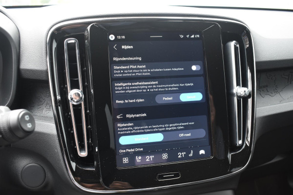 Volvo EX40 252PK Single Motor Extended Range Core Business Business Edition / Navigatie / Camera / Adaptive Cruise control / Stuur & Stoelverwarming / Harman Kardon / Getinte Ramen / 19" LM Velgen