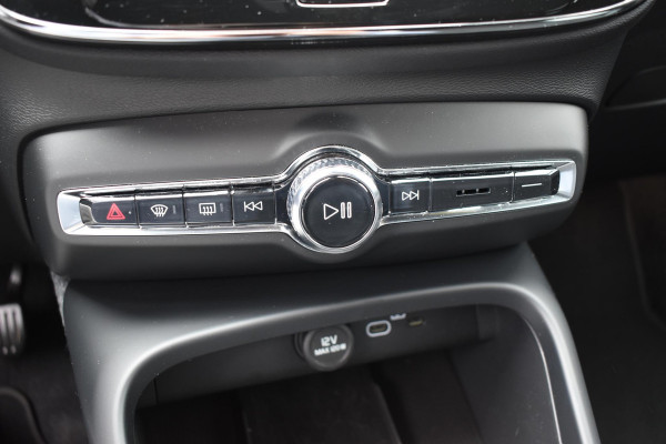 Volvo EX40 252PK Single Motor Extended Range Core Business Business Edition / Navigatie / Camera / Adaptive Cruise control / Stuur & Stoelverwarming / Harman Kardon / Getinte Ramen / 19" LM Velgen