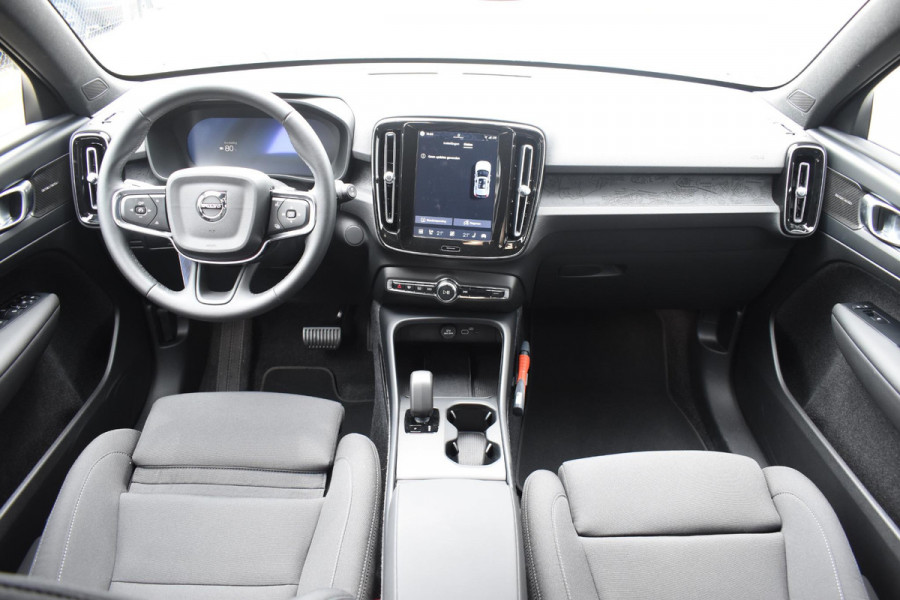 Volvo EX40 252PK Single Motor Extended Range Core Business Business Edition / Navigatie / Camera / Adaptive Cruise control / Stuur & Stoelverwarming / Harman Kardon / Getinte Ramen / 19" LM Velgen