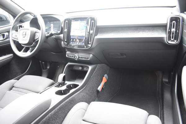Volvo EX40 252PK Single Motor Extended Range Core Business Business Edition / Navigatie / Camera / Adaptive Cruise control / Stuur & Stoelverwarming / Harman Kardon / Getinte Ramen / 19" LM Velgen