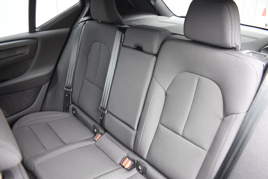 Volvo EX40 252PK Single Motor Extended Range Core Business Business Edition / Navigatie / Camera / Adaptive Cruise control / Stuur & Stoelverwarming / Harman Kardon / Getinte Ramen / 19" LM Velgen