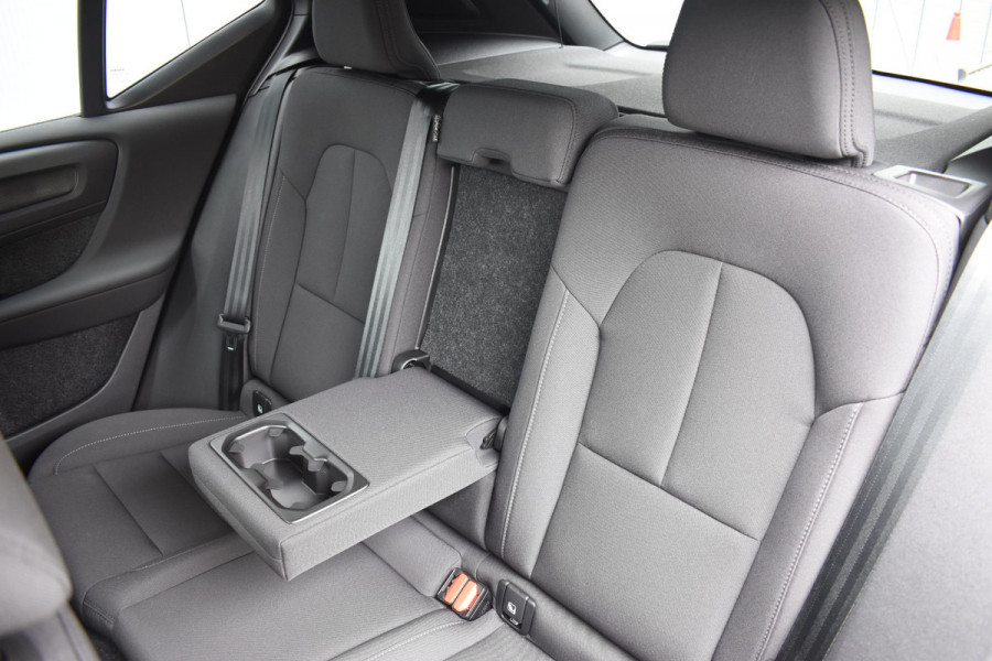 Volvo EX40 252PK Single Motor Extended Range Core Business Business Edition / Navigatie / Camera / Adaptive Cruise control / Stuur & Stoelverwarming / Harman Kardon / Getinte Ramen / 19" LM Velgen