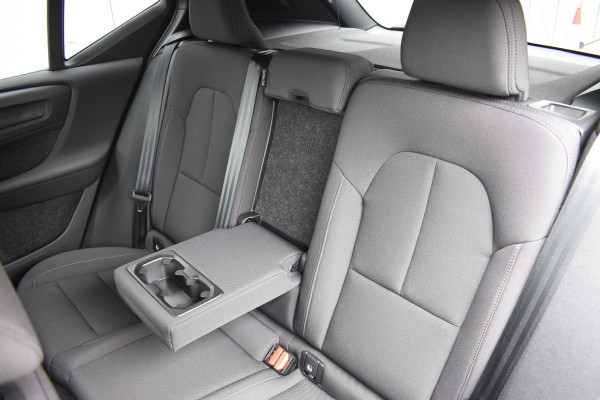 Volvo EX40 252PK Single Motor Extended Range Core Business Business Edition / Navigatie / Camera / Adaptive Cruise control / Stuur & Stoelverwarming / Harman Kardon / Getinte Ramen / 19" LM Velgen