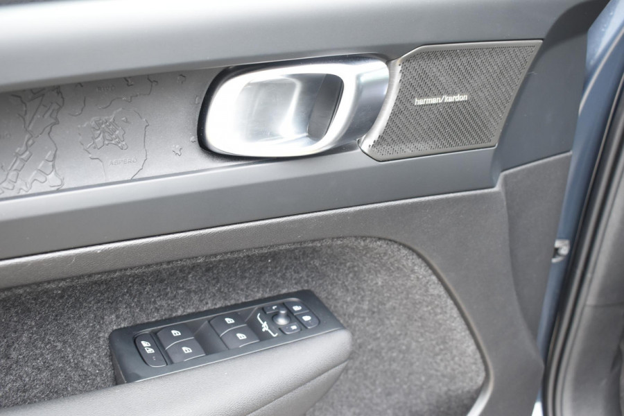 Volvo EX40 252PK Single Motor Extended Range Core Business Business Edition / Navigatie / Camera / Adaptive Cruise control / Stuur & Stoelverwarming / Harman Kardon / Getinte Ramen / 19" LM Velgen