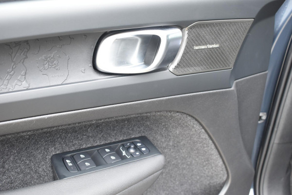 Volvo EX40 252PK Single Motor Extended Range Core Business Business Edition / Navigatie / Camera / Adaptive Cruise control / Stuur & Stoelverwarming / Harman Kardon / Getinte Ramen / 19" LM Velgen