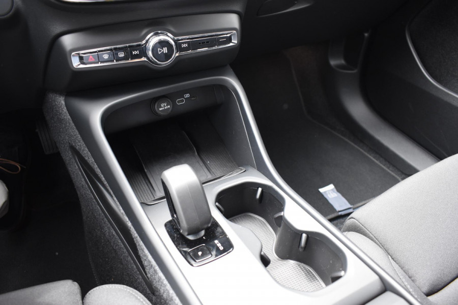 Volvo EX40 252PK Single Motor Extended Range Core Business Business Edition / Navigatie / Camera / Adaptive Cruise control / Stuur & Stoelverwarming / Harman Kardon / Getinte Ramen / 19" LM Velgen