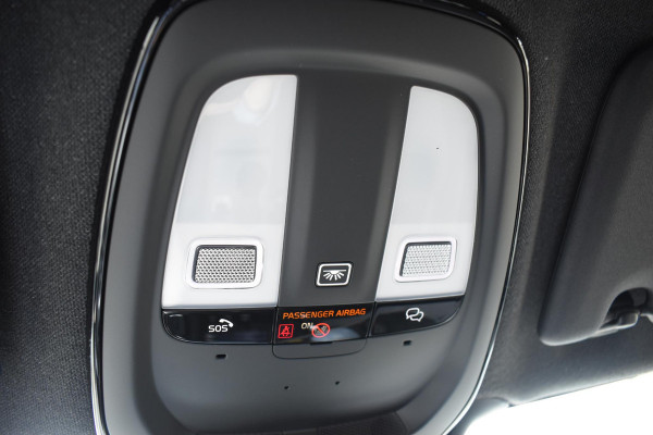 Volvo EX40 252PK Single Motor Extended Range Core Business Business Edition / Navigatie / Camera / Adaptive Cruise control / Stuur & Stoelverwarming / Harman Kardon / Getinte Ramen / 19" LM Velgen
