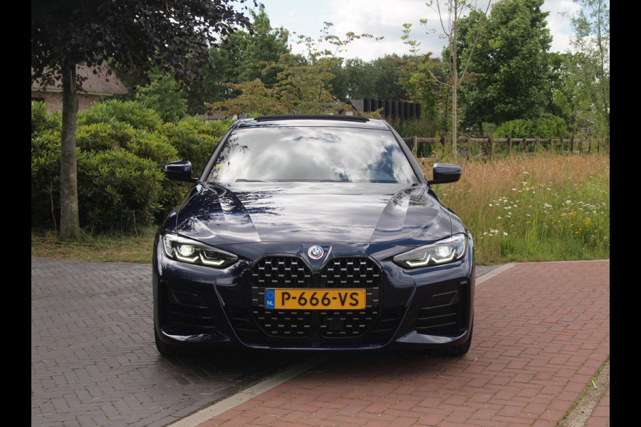 BMW 4 Serie Gran Coupé 420i Business Edition Plus | M-Pakket | Panoramadak | Camera | Sfeerverlichting | Leer |
