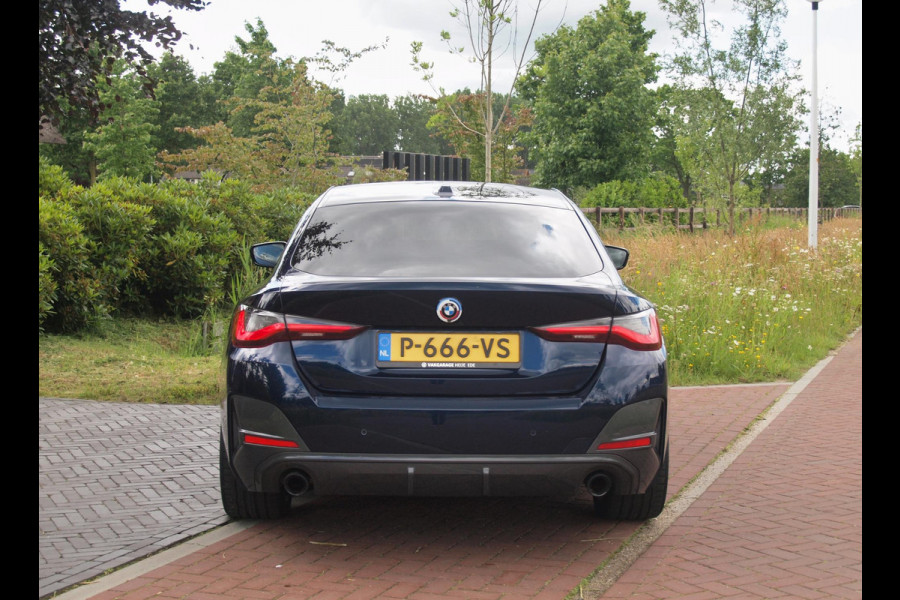 BMW 4 Serie Gran Coupé 420i Business Edition Plus | M-Pakket | Panoramadak | Camera | Sfeerverlichting | Leer |