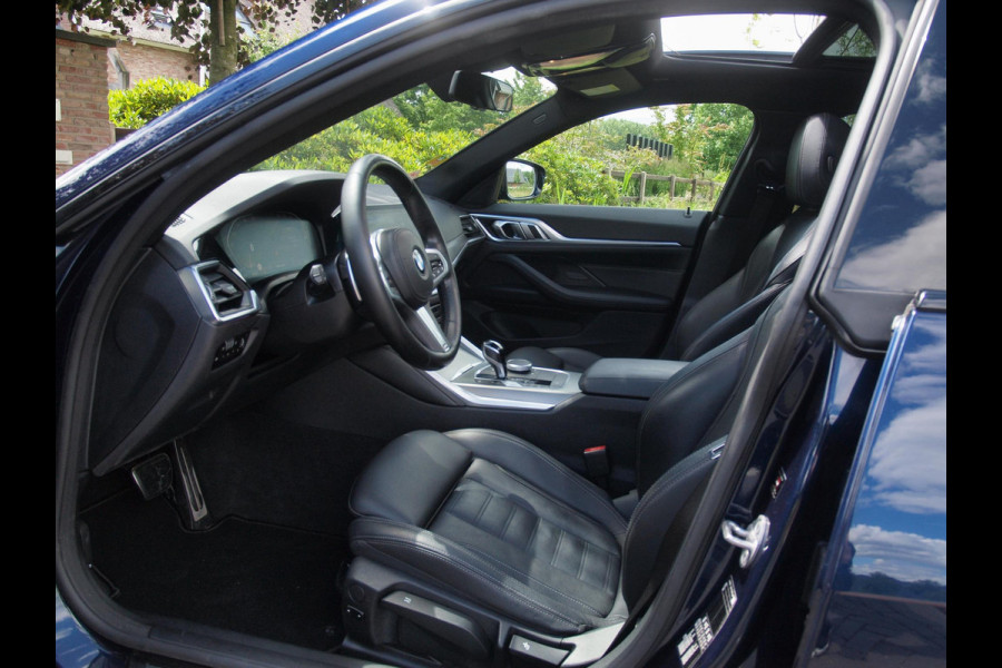 BMW 4 Serie Gran Coupé 420i Business Edition Plus | M-Pakket | Panoramadak | Camera | Sfeerverlichting | Leer |