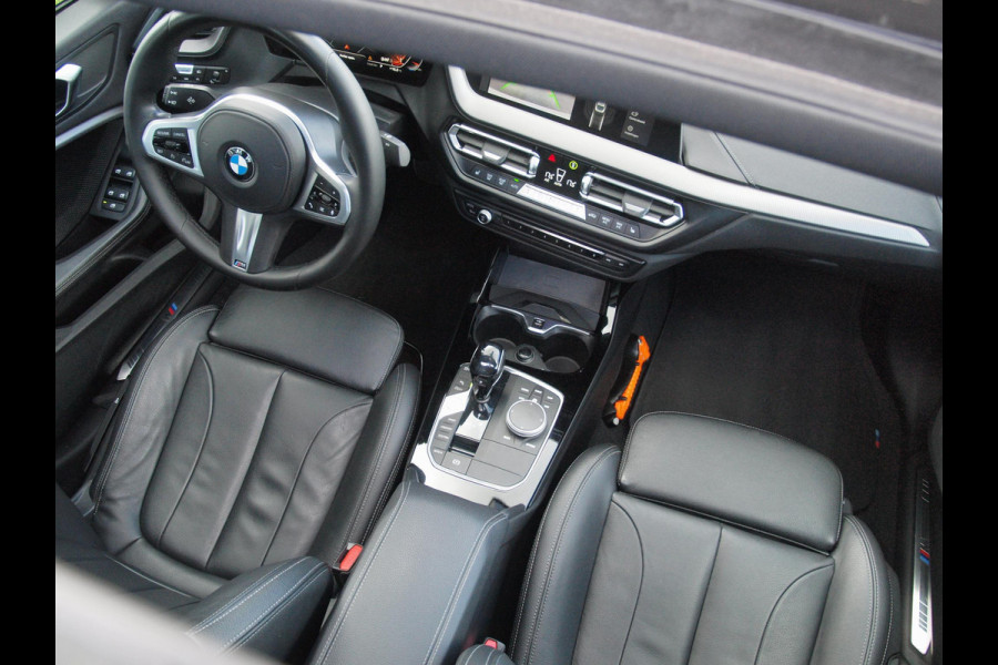BMW 2 Serie Gran Coupé 218i High Executive Edition | M-Performance Pakket | Panoramadak | Camera | Trekhaak | Sfeerverlichting | Apple Carplay |