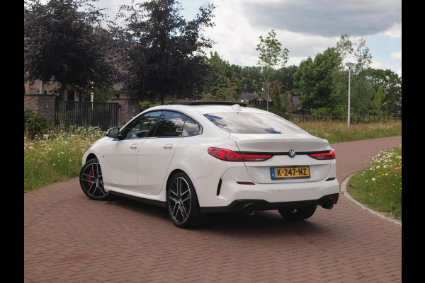BMW 2 Serie Gran Coupé 218i High Executive Edition | M-Performance Pakket | Panoramadak | Camera | Trekhaak | Sfeerverlichting | Apple Carplay |