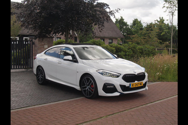 BMW 2 Serie Gran Coupé 218i High Executive Edition | M-Performance Pakket | Panoramadak | Camera | Trekhaak | Sfeerverlichting | Apple Carplay |