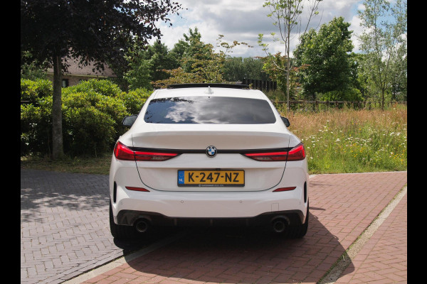 BMW 2 Serie Gran Coupé 218i High Executive Edition | M-Performance Pakket | Panoramadak | Camera | Trekhaak | Sfeerverlichting | Apple Carplay |