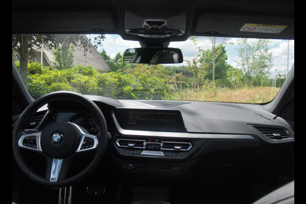 BMW 2 Serie Gran Coupé 218i High Executive Edition | M-Performance Pakket | Panoramadak | Camera | Trekhaak | Sfeerverlichting | Apple Carplay |