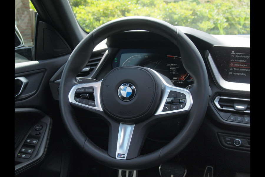 BMW 2 Serie Gran Coupé 218i High Executive Edition | M-Performance Pakket | Panoramadak | Camera | Trekhaak | Sfeerverlichting | Apple Carplay |