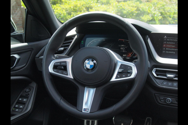 BMW 2 Serie Gran Coupé 218i High Executive Edition | M-Performance Pakket | Panoramadak | Camera | Trekhaak | Sfeerverlichting | Apple Carplay |