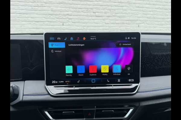 Volkswagen Tiguan 1.5 eHybrid R-Line Plug in Trekhaak Massage stoelen Camera Carplay
