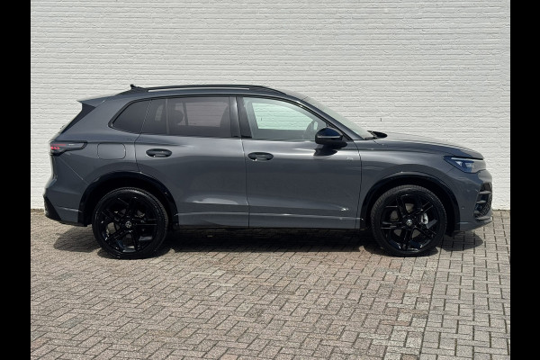 Volkswagen Tiguan 1.5 eHybrid R-Line Plug in Trekhaak Massage stoelen Camera Carplay